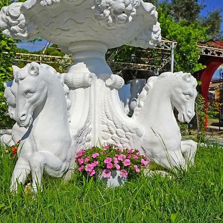Villa Fofo - Beautiful Sea Front Villa With 650M2 Garden Nea Kallikrateia ภายนอก รูปภาพ