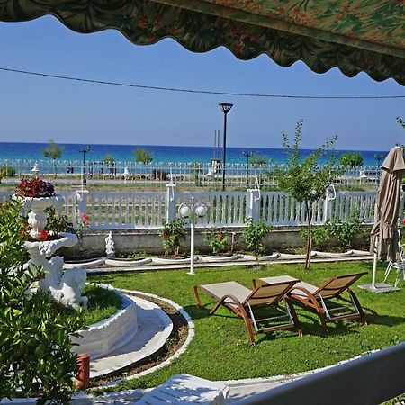 Villa Fofo - Beautiful Sea Front Villa With 650M2 Garden Nea Kallikrateia ภายนอก รูปภาพ