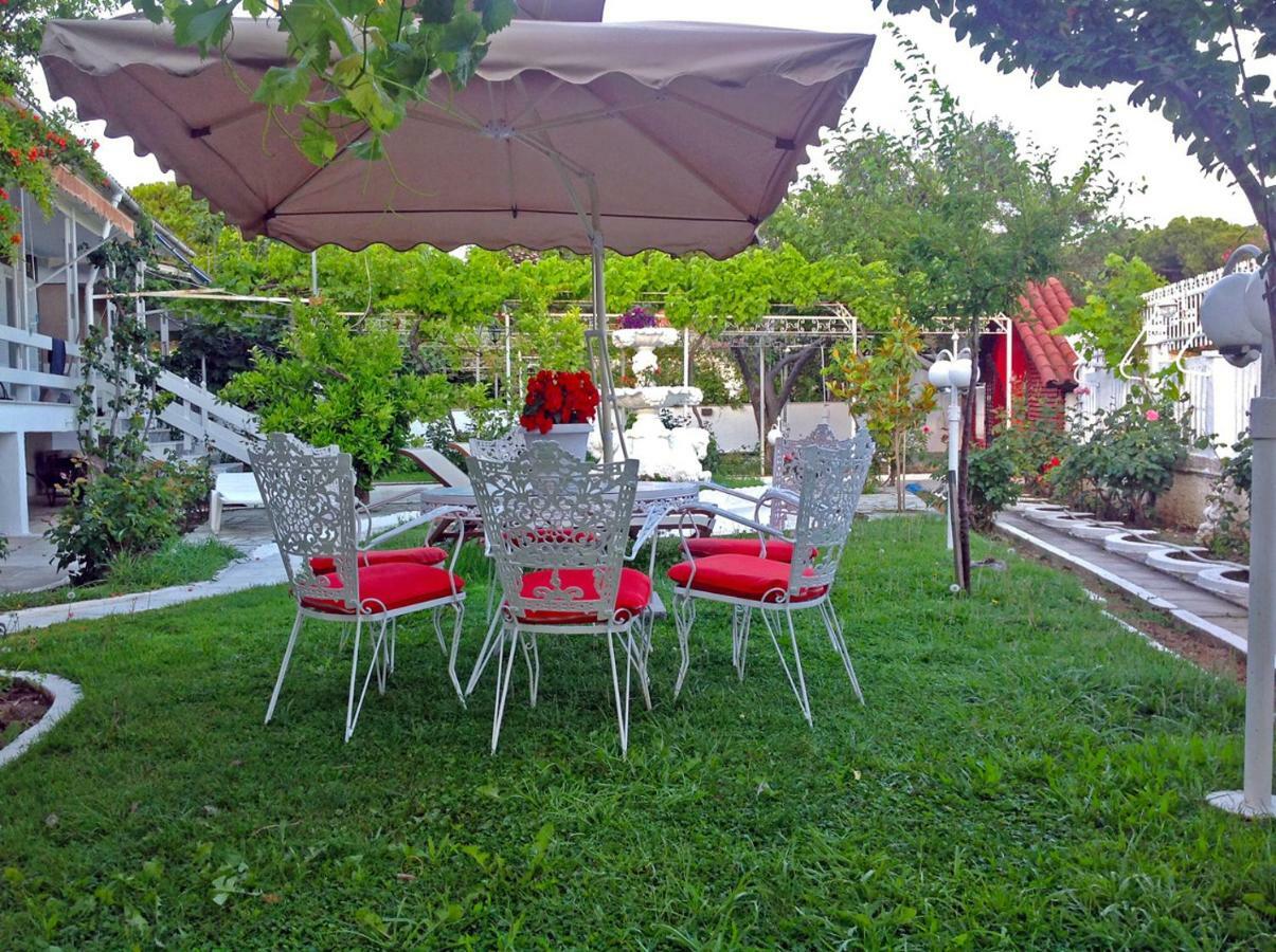 Villa Fofo - Beautiful Sea Front Villa With 650M2 Garden Nea Kallikrateia ภายนอก รูปภาพ