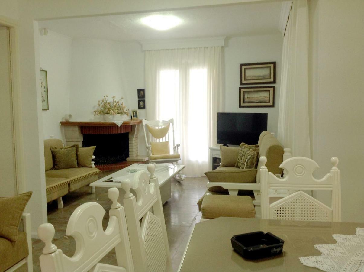 Villa Fofo - Beautiful Sea Front Villa With 650M2 Garden Nea Kallikrateia ภายนอก รูปภาพ