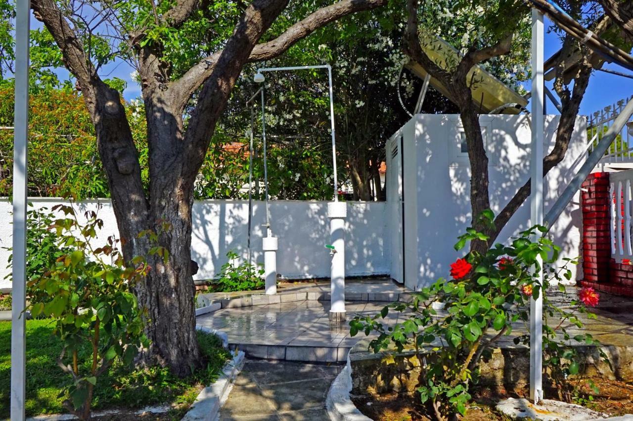 Villa Fofo - Beautiful Sea Front Villa With 650M2 Garden Nea Kallikrateia ภายนอก รูปภาพ