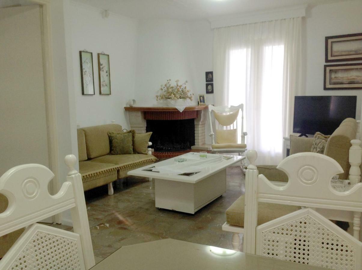 Villa Fofo - Beautiful Sea Front Villa With 650M2 Garden Nea Kallikrateia ภายนอก รูปภาพ